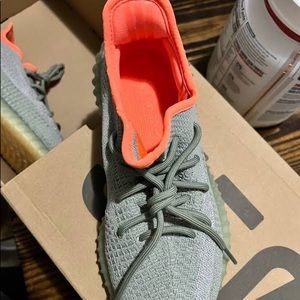 Yeezy sage. Womens 8.5